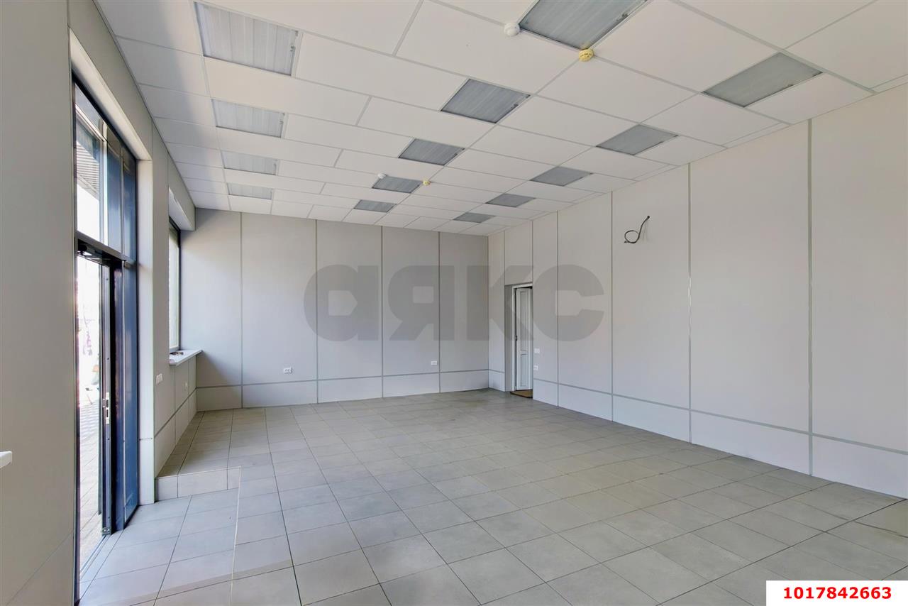 Фото №5: Торговое помещение <span class="whitespace-nowrap">175 м²</span>, <span class="whitespace-nowrap">1/1 эт.</span> - Краснодар, Карасунский внутригородской округ, мкр. Камвольно-суконный Комбинат, ул. Уральская, 83А