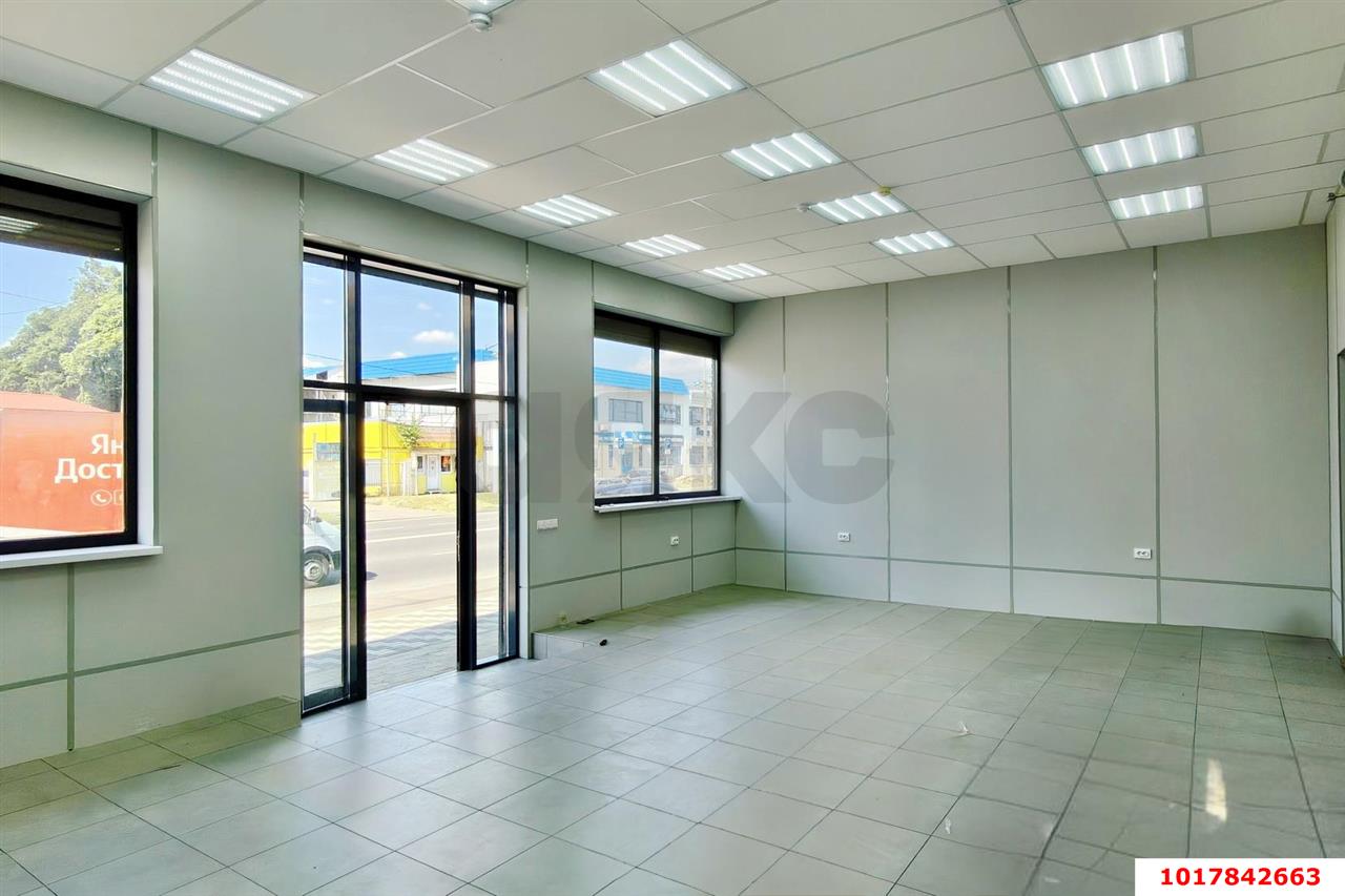 Фото №2: Торговое помещение <span class="whitespace-nowrap">175 м²</span>, <span class="whitespace-nowrap">1/1 эт.</span> - Краснодар, Карасунский внутригородской округ, мкр. Камвольно-суконный Комбинат, ул. Уральская, 83А