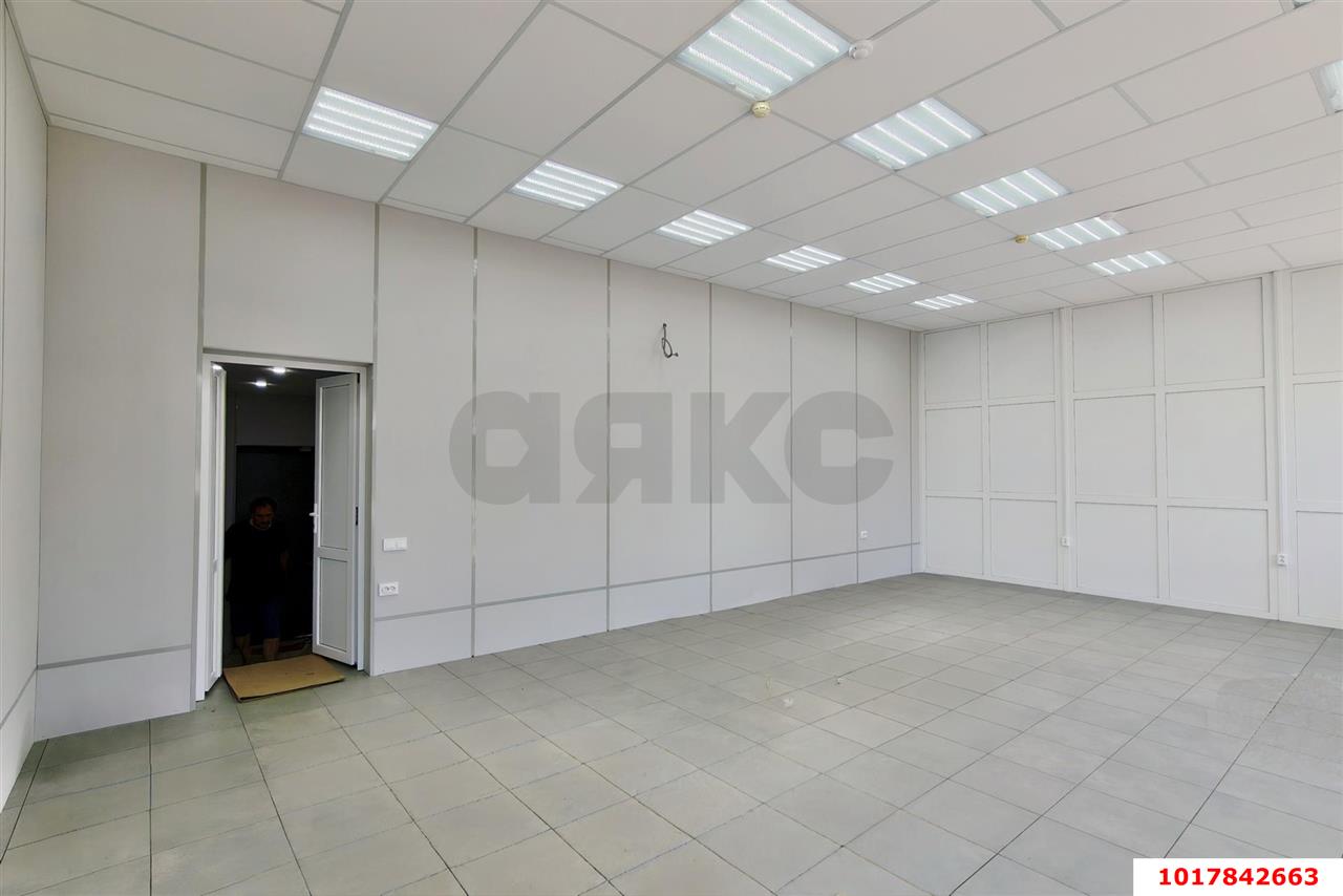 Фото №4: Торговое помещение <span class="whitespace-nowrap">175 м²</span>, <span class="whitespace-nowrap">1/1 эт.</span> - Краснодар, Карасунский внутригородской округ, мкр. Камвольно-суконный Комбинат, ул. Уральская, 83А