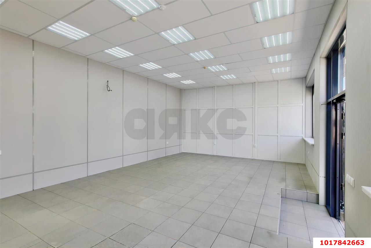 Фото №3: Торговое помещение <span class="whitespace-nowrap">175 м²</span>, <span class="whitespace-nowrap">1/1 эт.</span> - Краснодар, Карасунский внутригородской округ, мкр. Камвольно-суконный Комбинат, ул. Уральская, 83А