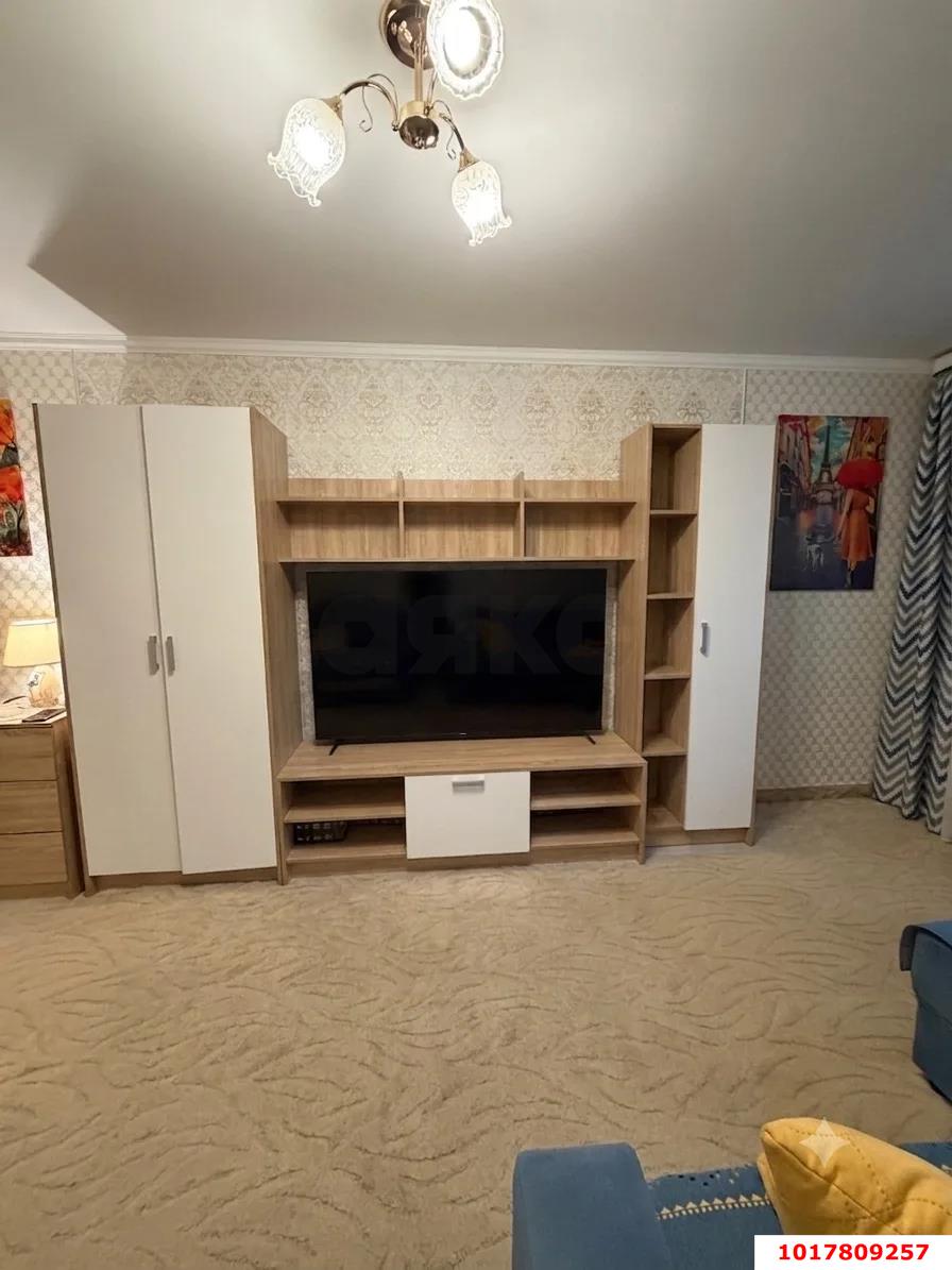 Фото №2: 2-комнатная квартира <span class="whitespace-nowrap">43 м²</span>, <span class="whitespace-nowrap">1/5 эт.</span> - Краснодар, Прикубанский внутригородской округ, мкр. Фестивальный, ул. Гагарина, 97