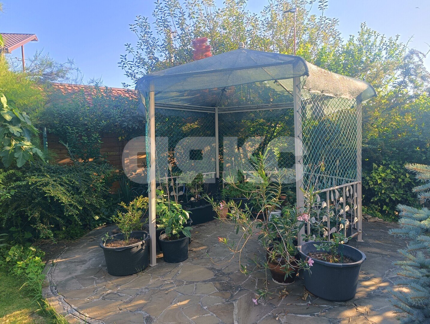 Фото №5: Коттедж <span class="whitespace-nowrap">327 м²</span> <span class="whitespace-nowrap">+ 10 сот.</span>, <span class="whitespace-nowrap">3 эт.</span> - Гостагаевская, ул. Южная