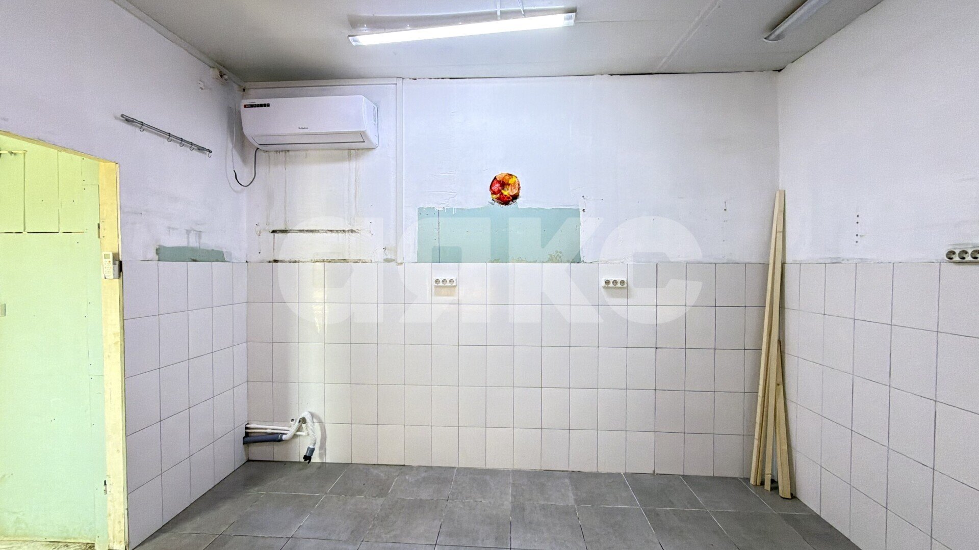 Фото №2: Коммерция <span class="whitespace-nowrap">26 м²</span>, <span class="whitespace-nowrap">1/1 эт.</span> - Горячий Ключ, мкр. Курортная Зона, ул. Ленина, 145А/8