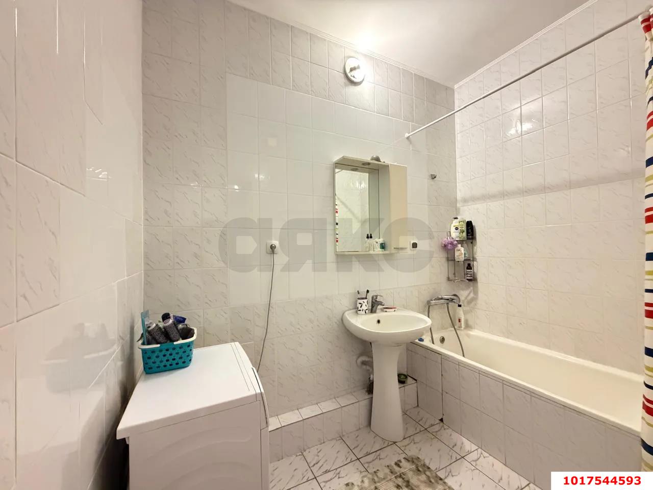 Фото №10: 1-комнатная квартира <span class="whitespace-nowrap">72 м²</span>, <span class="whitespace-nowrap">2/5 эт.</span> - Краснодар, Прикубанский внутригородской округ, мкр. Музыкальный, ул. Аксайская, 44