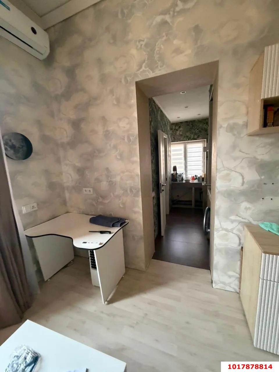 Фото №3: 1-комнатная квартира <span class="whitespace-nowrap">25 м²</span>, <span class="whitespace-nowrap">2/2 эт.</span> - Краснодар, Центральный внутригородской округ, мкр. Центральный, ул. Будённого, 157