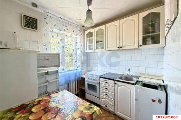 Фото №1: 2-комнатная квартира <span class="whitespace-nowrap">42 м²</span>, <span class="whitespace-nowrap">5/5 эт.</span> - Краснодар, мкр. Черёмушки, ул. Ставропольская, 222