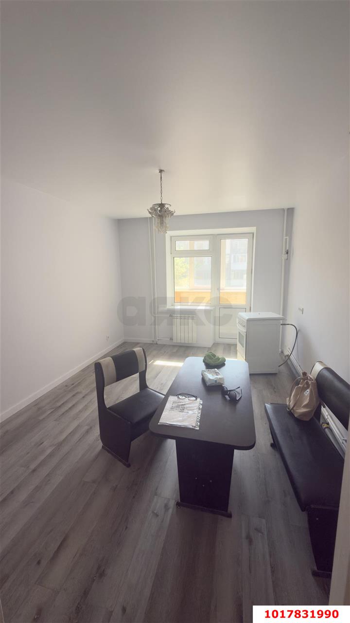 Фото №1: 3-комнатная квартира <span class="whitespace-nowrap">125 м²</span>, <span class="whitespace-nowrap">2/10 эт.</span> - Краснодар, Западный внутригородской округ, мкр. Центральный, пр-д Одесский, 4