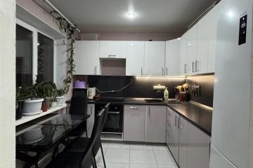 Фото №1: 3-комнатная квартира <span class="whitespace-nowrap">65 м²</span>, <span class="whitespace-nowrap">5/5 эт.</span> - Краснодар, мкр. Музыкальный, ул. Агрохимическая, 110