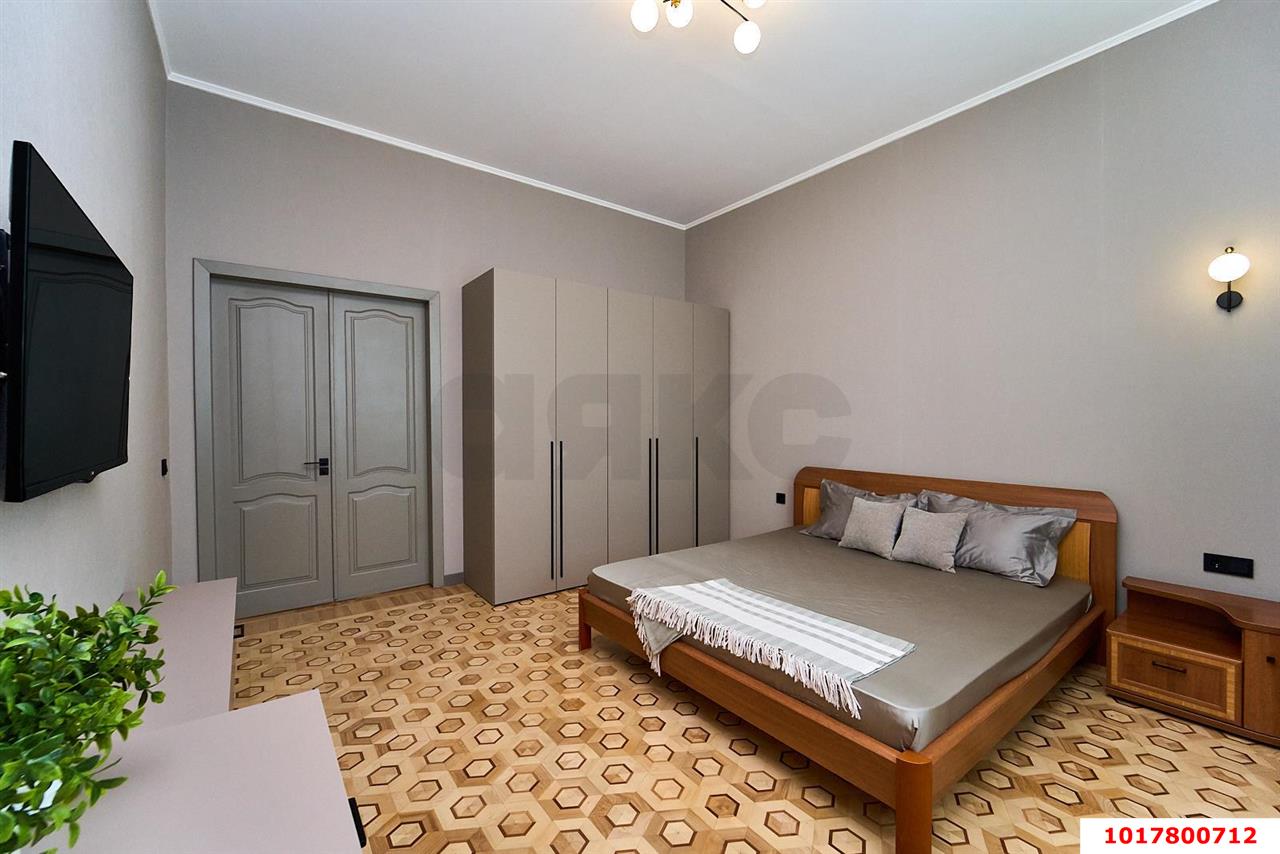 Фото №4: Дом <span class="whitespace-nowrap">320 м²</span> <span class="whitespace-nowrap">+ 3.89 сот.</span>, <span class="whitespace-nowrap">3 эт.</span> - Краснодар, Центральный внутригородской округ, мкр. Дубинка, ул. Степная, 66