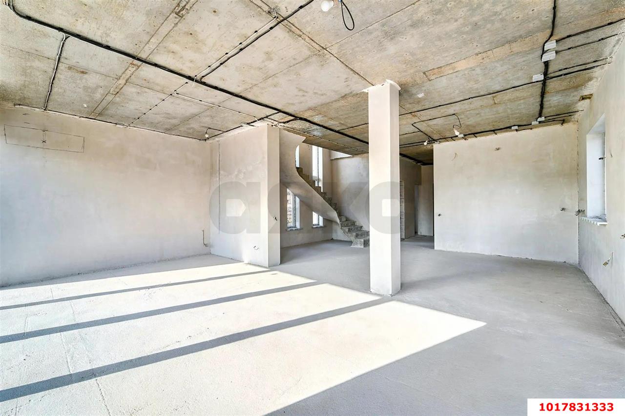 Фото №8: Дом <span class="whitespace-nowrap">181 м²</span> <span class="whitespace-nowrap">+ 8 сот.</span>, <span class="whitespace-nowrap">2 эт.</span> - Козет, ул. Шапсугская, 15