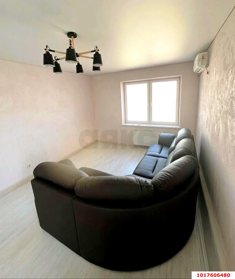 Фото №3: 1-комнатная квартира <span class="whitespace-nowrap">42 м²</span>, <span class="whitespace-nowrap">8/8 эт.</span> - Краснодар, Прикубанский внутригородской округ, Славянский, мкр. Светлоград, ул. Красных Партизан, 1/4к9