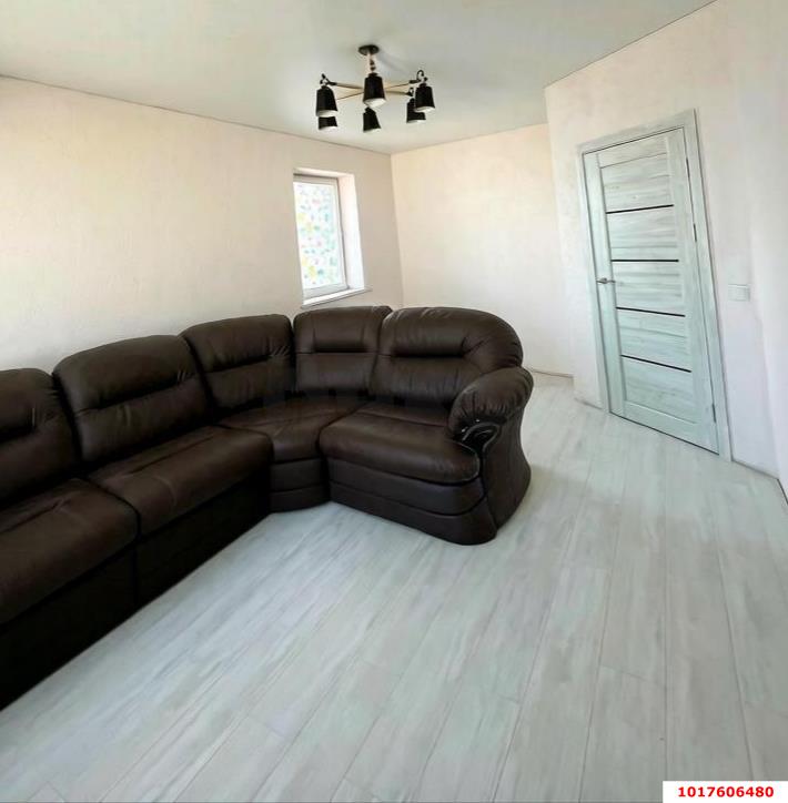 Фото №2: 1-комнатная квартира <span class="whitespace-nowrap">42 м²</span>, <span class="whitespace-nowrap">8/8 эт.</span> - Краснодар, Прикубанский внутригородской округ, Славянский, мкр. Светлоград, ул. Красных Партизан, 1/4к9