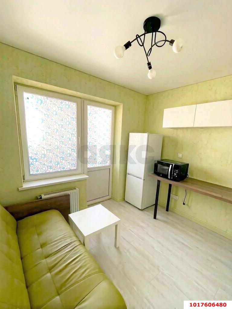 Фото №4: 1-комнатная квартира <span class="whitespace-nowrap">42 м²</span>, <span class="whitespace-nowrap">8/8 эт.</span> - Краснодар, Прикубанский внутригородской округ, Славянский, мкр. Светлоград, ул. Красных Партизан, 1/4к9