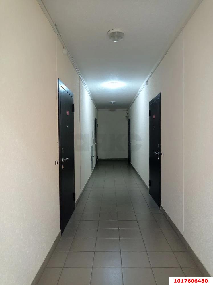 Фото №10: 1-комнатная квартира <span class="whitespace-nowrap">42 м²</span>, <span class="whitespace-nowrap">8/8 эт.</span> - Краснодар, Прикубанский внутригородской округ, Славянский, мкр. Светлоград, ул. Красных Партизан, 1/4к9