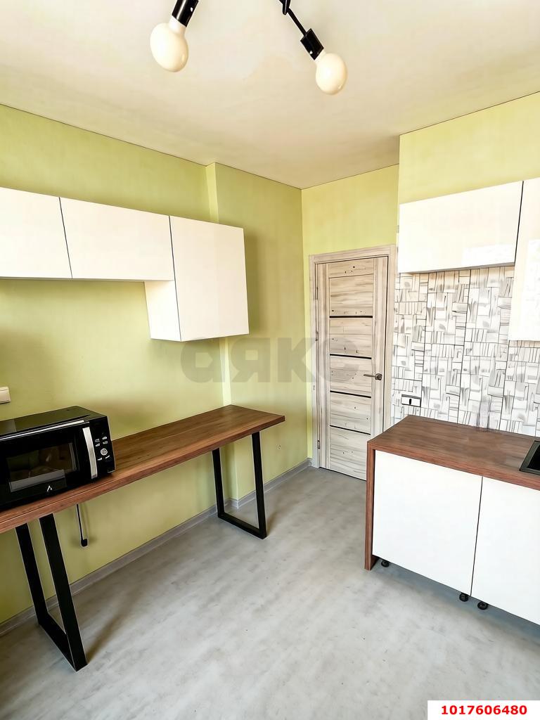 Фото №7: 1-комнатная квартира <span class="whitespace-nowrap">42 м²</span>, <span class="whitespace-nowrap">8/8 эт.</span> - Краснодар, Прикубанский внутригородской округ, Славянский, мкр. Светлоград, ул. Красных Партизан, 1/4к9