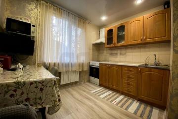 Фото №1: 2-комнатная квартира <span class="whitespace-nowrap">51 м²</span>, <span class="whitespace-nowrap">4/12 эт.</span> - Краснодар, мкр. Юбилейный, пр-кт Чекистов, 12