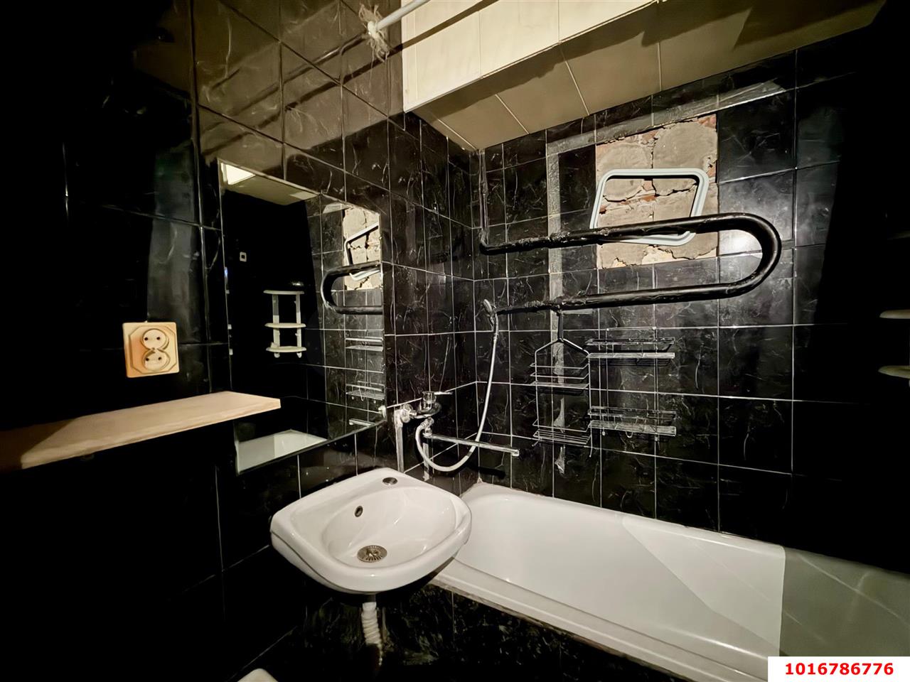Фото №5: 3-комнатная квартира <span class="whitespace-nowrap">57 м²</span>, <span class="whitespace-nowrap">5/5 эт.</span> - Краснодар, Карасунский внутригородской округ, мкр. Черёмушки, ул. 2-я Пятилетка, 9