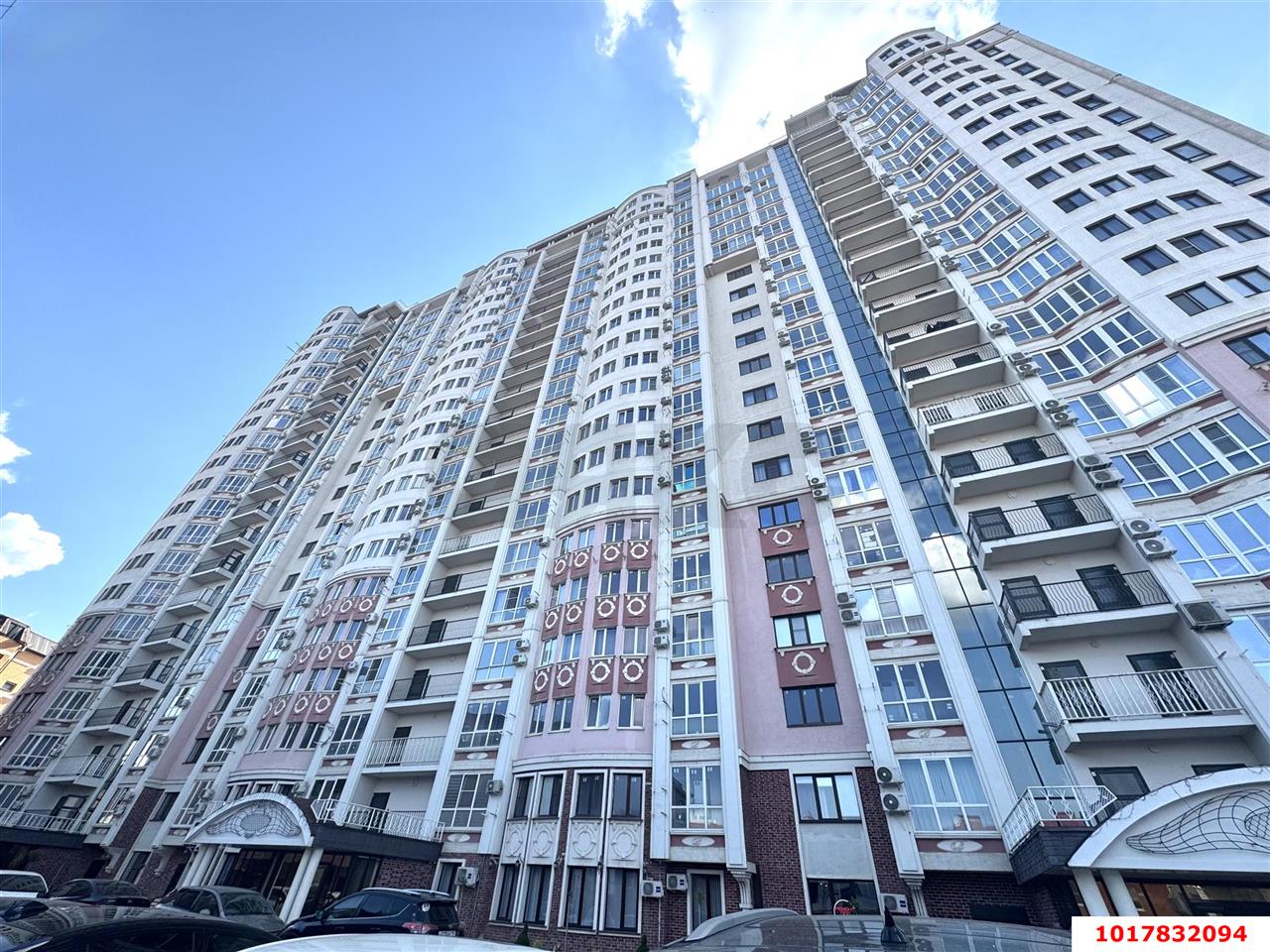 Фото №3: 3-комнатная квартира <span class="whitespace-nowrap">118 м²</span>, <span class="whitespace-nowrap">8/21 эт.</span> - Краснодар, Прикубанский внутригородской округ, Школьный, Круглик, мкр. жилой комплекс Версаль, ул. Черниговская, 1