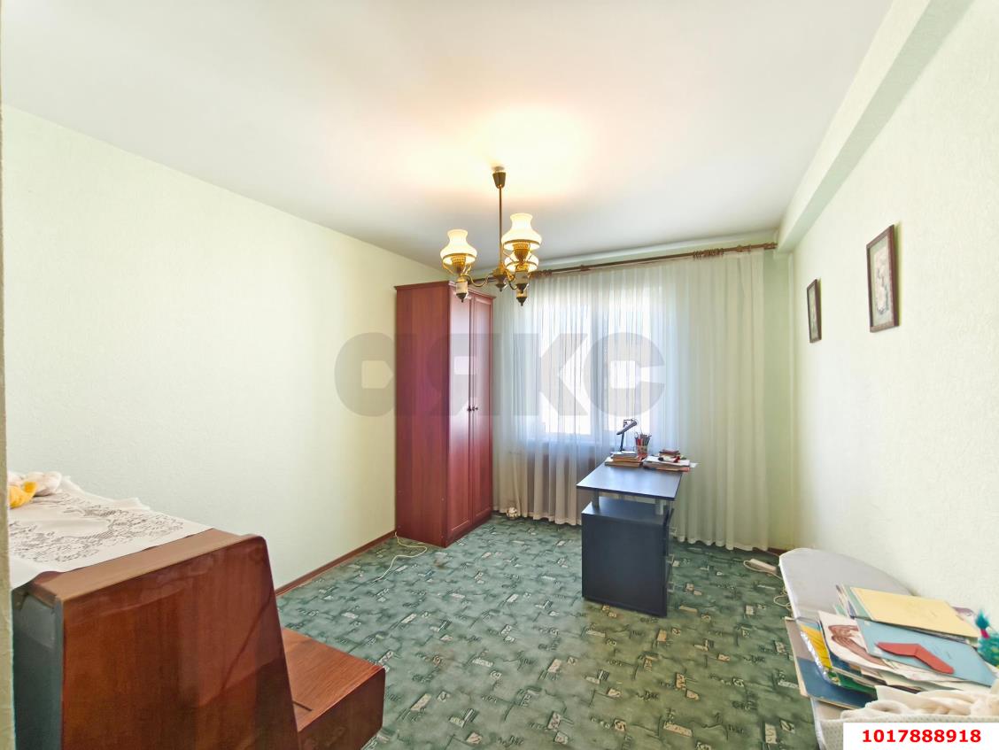 Фото №7: 3-комнатная квартира <span class="whitespace-nowrap">80 м²</span>, <span class="whitespace-nowrap">10/10 эт.</span> - Краснодар, Западный внутригородской округ, мкр. Юбилейный, пр-кт Чекистов, 13