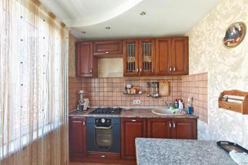 Фото №1: 3-комнатная квартира <span class="whitespace-nowrap">71 м²</span>, <span class="whitespace-nowrap">10/10 эт.</span> - Краснодар, мкр. Юбилейный, пр-кт Чекистов, 13