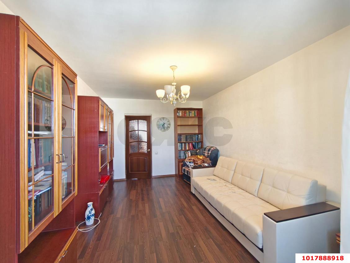 Фото №4: 3-комнатная квартира <span class="whitespace-nowrap">80 м²</span>, <span class="whitespace-nowrap">10/10 эт.</span> - Краснодар, Западный внутригородской округ, мкр. Юбилейный, пр-кт Чекистов, 13