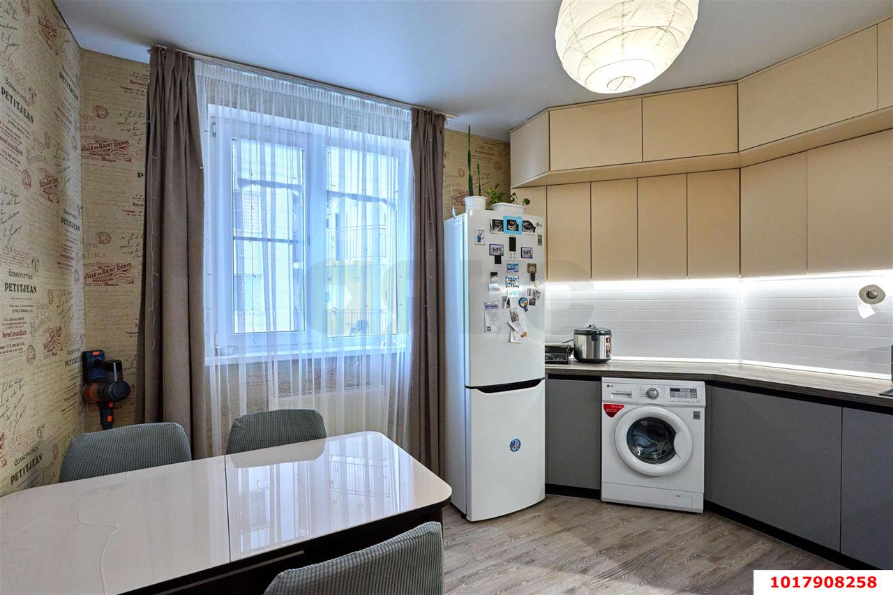 Фото №1: 1-комнатная квартира <span class="whitespace-nowrap">45 м²</span>, <span class="whitespace-nowrap">8/18 эт.</span> - Краснодар, Прикубанский внутригородской округ, Краевая Клиническая Больница, мкр. жилой комплекс Спорт-Сити, ул. Домбайская, 10/1к1