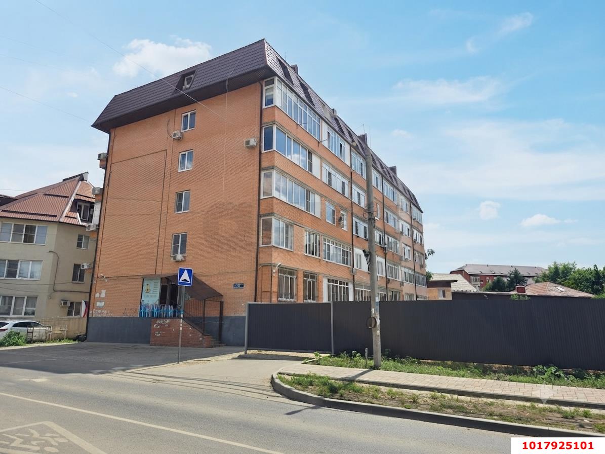 Фото №1: 1-комнатная квартира <span class="whitespace-nowrap">40 м²</span>, <span class="whitespace-nowrap">5/6 эт.</span> - Российский, мкр. Прикубанский внутригородской округ, ул. Тверская, 15