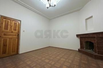 Фото №1: 1-комнатная квартира <span class="whitespace-nowrap">31 м²</span>, <span class="whitespace-nowrap">1/2 эт.</span> - Краснодар, мкр. Центральный, ул. Рашпилевская, 119