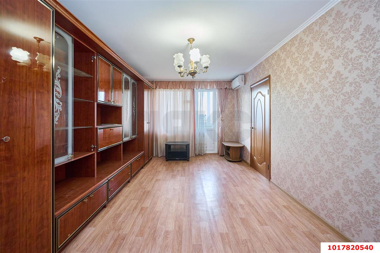 Фото №2: 3-комнатная квартира <span class="whitespace-nowrap">82 м²</span>, <span class="whitespace-nowrap">8/9 эт.</span> - Краснодар, Карасунский внутригородской округ, мкр. Комсомольский, ул. 30-й Иркутской Дивизии, 8
