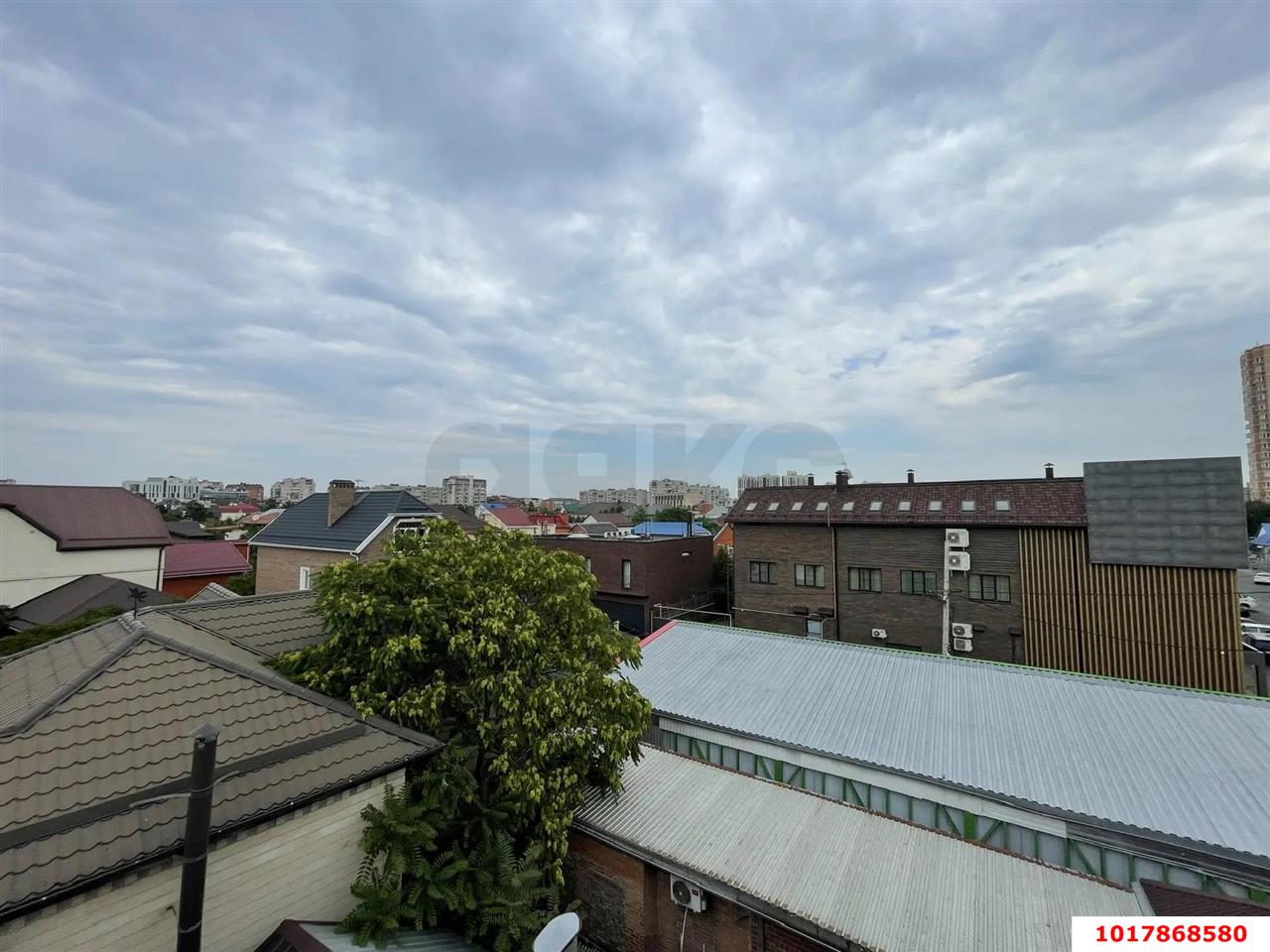 Фото №3: Дом <span class="whitespace-nowrap">279 м²</span> <span class="whitespace-nowrap">+ 1.5 сот.</span>, <span class="whitespace-nowrap">3 эт.</span> - Краснодар, мкр. Западный внутригородской округ, ул. Гаражная, 98