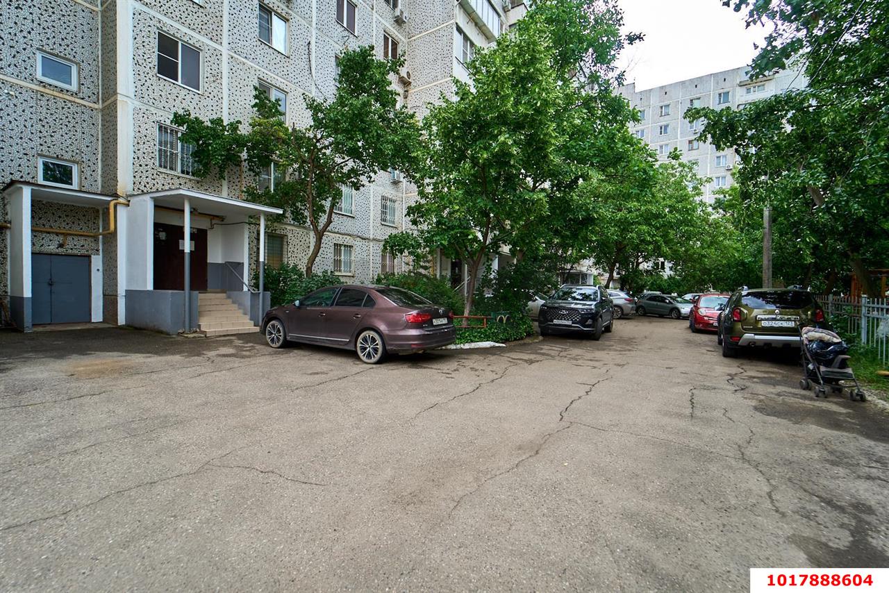Фото №4: 3-комнатная квартира <span class="whitespace-nowrap">67 м²</span>, <span class="whitespace-nowrap">1/10 эт.</span> - Краснодар, Прикубанский внутригородской округ, мкр. Краевая Клиническая Больница, ул. Черкасская, 43