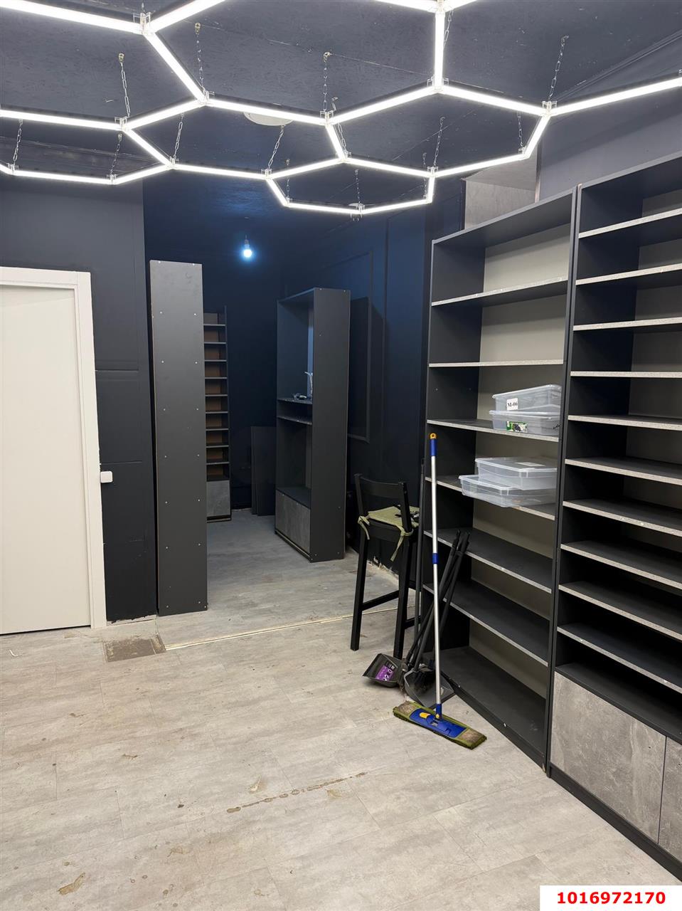 Фото №4: Торговое помещение <span class="whitespace-nowrap">25 м²</span>, <span class="whitespace-nowrap">1/4 эт.</span> - Краснодар, Западный внутригородской округ, мкр. Центральный, ул. Красная, 17