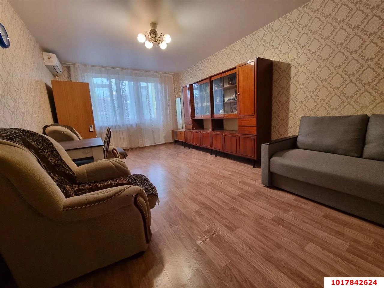 Фото №1: 1-комнатная квартира <span class="whitespace-nowrap">35 м²</span>, <span class="whitespace-nowrap">3/12 эт.</span> - Краснодар, Западный внутригородской округ, мкр. Юбилейный, ул. 70-летия Октября, 12/1