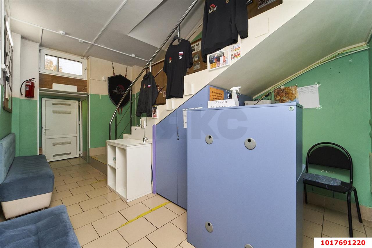 Фото №6: Торговое помещение <span class="whitespace-nowrap">162 м²</span>, <span class="whitespace-nowrap">3 эт.</span> - Краснодар, Карасунский внутригородской округ, мкр. Черёмушки, ул. Ставропольская, 159/2