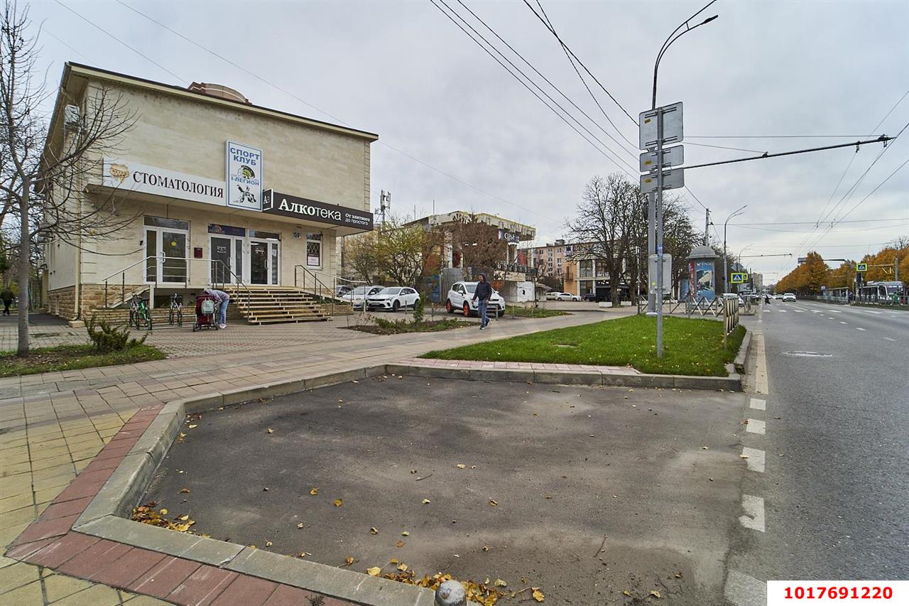 Фото №2: Торговое помещение <span class="whitespace-nowrap">162 м²</span>, <span class="whitespace-nowrap">3 эт.</span> - Краснодар, Карасунский внутригородской округ, мкр. Черёмушки, ул. Ставропольская, 159/2