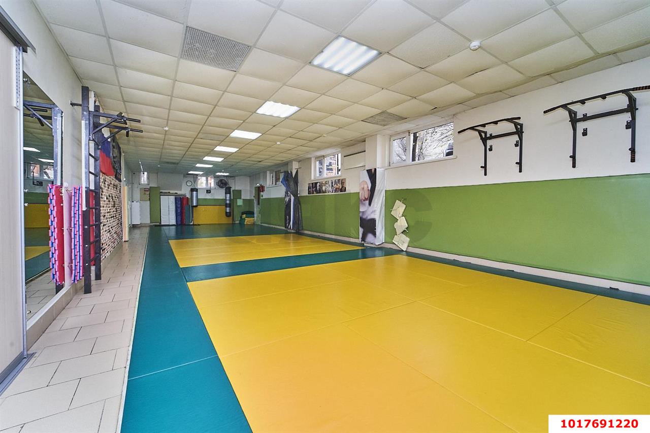 Фото №7: Торговое помещение <span class="whitespace-nowrap">162 м²</span>, <span class="whitespace-nowrap">3 эт.</span> - Краснодар, Карасунский внутригородской округ, мкр. Черёмушки, ул. Ставропольская, 159/2