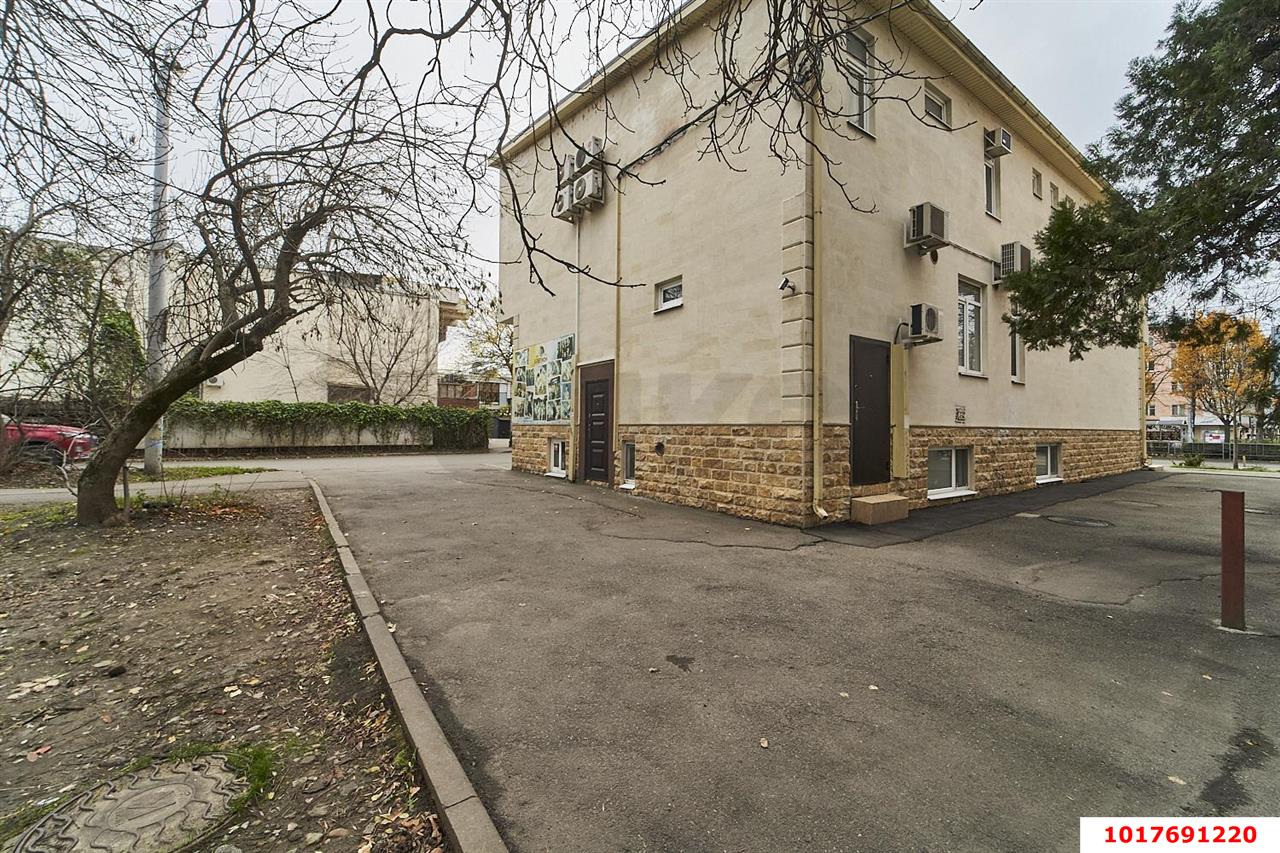 Фото №4: Торговое помещение <span class="whitespace-nowrap">162 м²</span>, <span class="whitespace-nowrap">3 эт.</span> - Краснодар, Карасунский внутригородской округ, мкр. Черёмушки, ул. Ставропольская, 159/2