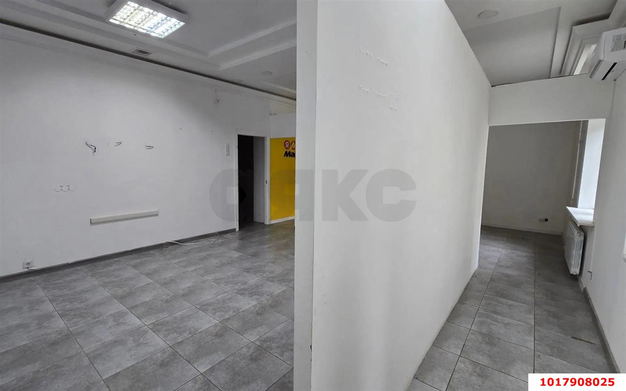 Фото №6: Торговое помещение <span class="whitespace-nowrap">63 м²</span>, <span class="whitespace-nowrap">1/14 эт.</span> - Краснодар, Карасунский внутригородской округ, мкр. Комсомольский, ул. Сормовская, 181