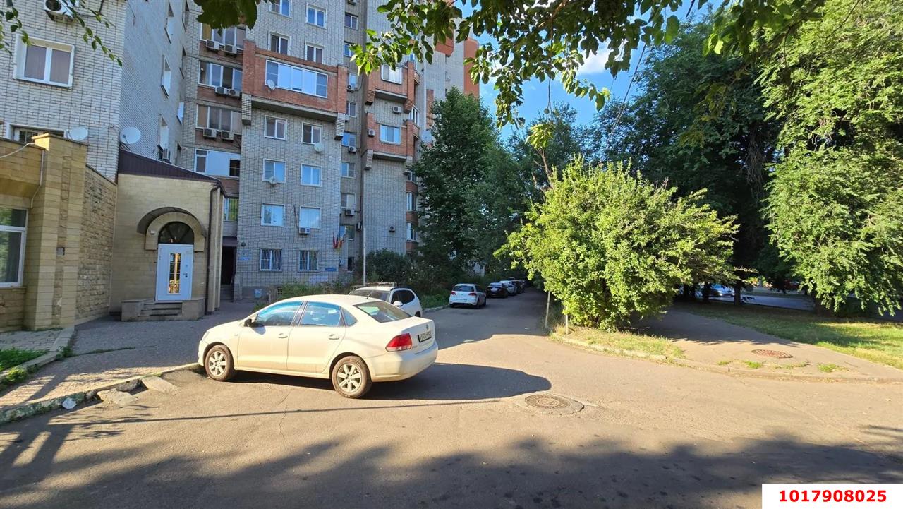 Фото №3: Торговое помещение <span class="whitespace-nowrap">63 м²</span>, <span class="whitespace-nowrap">1/14 эт.</span> - Краснодар, Карасунский внутригородской округ, мкр. Комсомольский, ул. Сормовская, 181