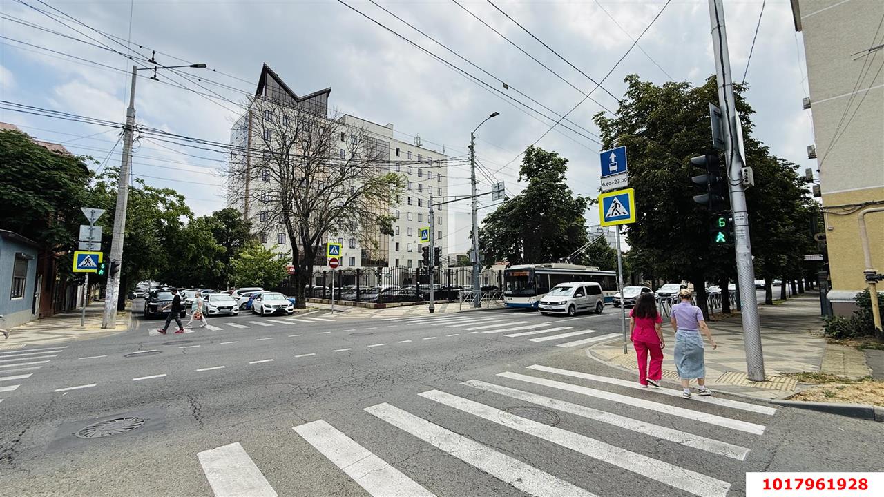 Фото №18: Отдельное здание <span class="whitespace-nowrap">593 м²</span>, <span class="whitespace-nowrap">1/3 эт.</span> - Краснодар, Западный внутригородской округ, мкр. Центральный, ул. Карасунская, 53/1
