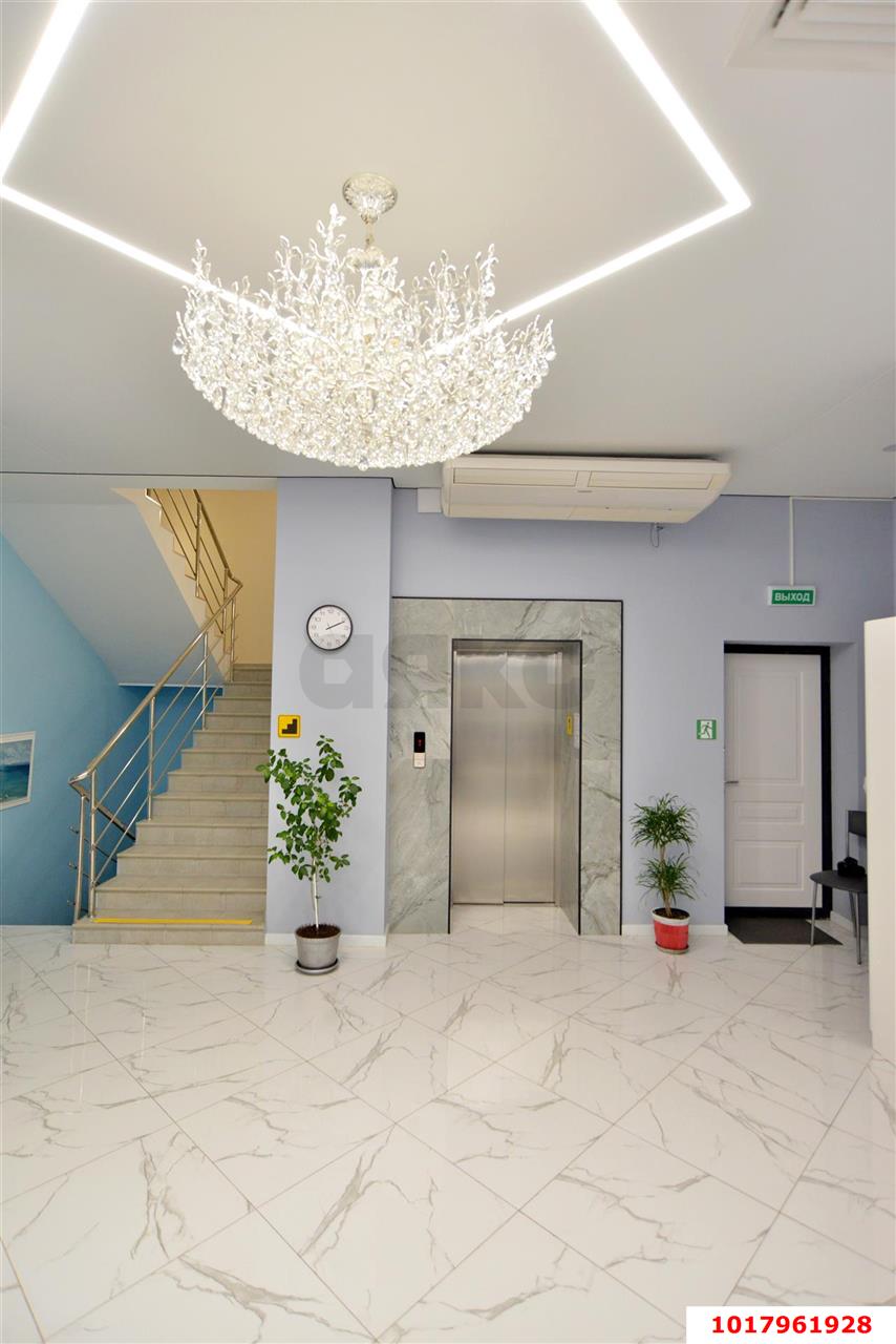 Фото №6: Отдельное здание <span class="whitespace-nowrap">593 м²</span>, <span class="whitespace-nowrap">1/3 эт.</span> - Краснодар, Западный внутригородской округ, мкр. Центральный, ул. Карасунская, 53/1