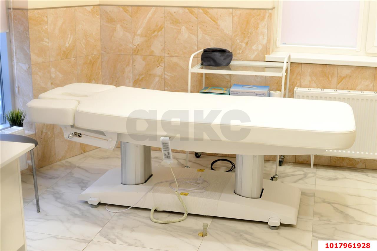 Фото №9: Отдельное здание <span class="whitespace-nowrap">593 м²</span>, <span class="whitespace-nowrap">1/3 эт.</span> - Краснодар, Западный внутригородской округ, мкр. Центральный, ул. Карасунская, 53/1