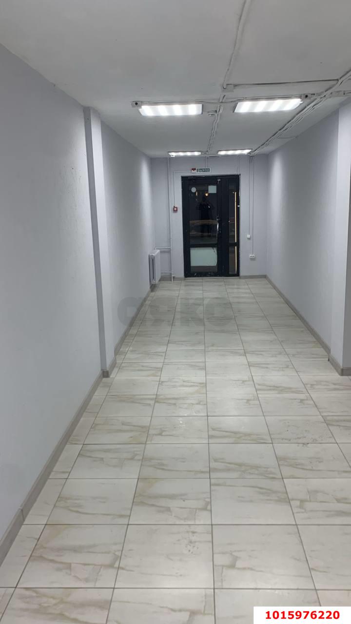 Фото №3: Торговое помещение <span class="whitespace-nowrap">73 м²</span>, <span class="whitespace-nowrap">1/5 эт.</span> - Краснодар, мкр. Центральный внутригородской округ, ул. Красная, 196