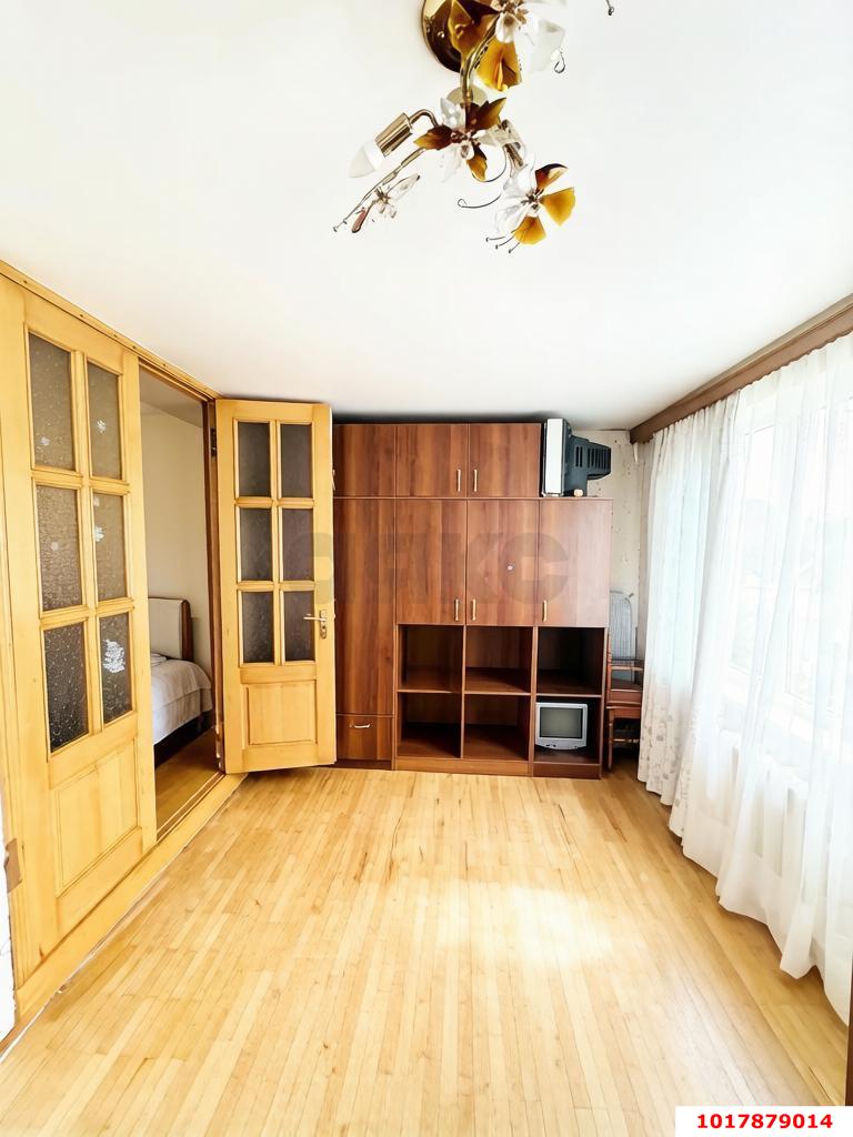Фото №1: 2-комнатная квартира <span class="whitespace-nowrap">45 м²</span>, <span class="whitespace-nowrap">2/2 эт.</span> - Краснодар, Прикубанский внутригородской округ, мкр. 9-й километр, ул. Гастелло, 63