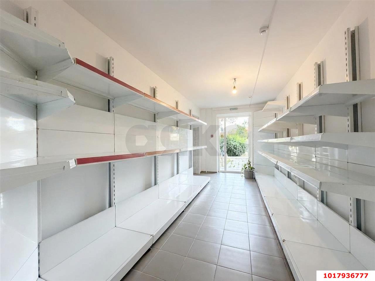 Фото №6: Торговое помещение <span class="whitespace-nowrap">45 м²</span>, <span class="whitespace-nowrap">1/5 эт.</span> - Краснодар, Прикубанский внутригородской округ, Круглик, мкр. Школьный, ул. Школьная, 13