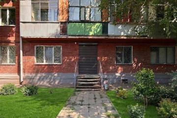 Фото №1: Торговое помещение <span class="whitespace-nowrap">45 м²</span>, <span class="whitespace-nowrap">1/5 эт.</span> - Краснодар, мкр. Школьный, ул. Школьная, 13