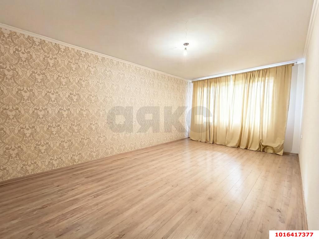 Фото №1: 3-комнатная квартира <span class="whitespace-nowrap">78 м²</span>, <span class="whitespace-nowrap">15/16 эт.</span> - Краснодар, Прикубанский внутригородской округ, мкр. Восточно-Кругликовский, ул. Черкасская, 60/1
