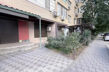Фото №1: Торговое помещение <span class="whitespace-nowrap">33 м²</span>, <span class="whitespace-nowrap">8 эт.</span> - Краснодар, мкр. Музыкальный, ул. Московская, 158/1