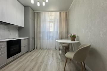 Фото №1: 1-комнатная квартира <span class="whitespace-nowrap">36 м²</span>, <span class="whitespace-nowrap">14/18 эт.</span> - Краснодар, мкр. ЖК Керченский, ул. им. Героя Сарабеева В.И., 5к3