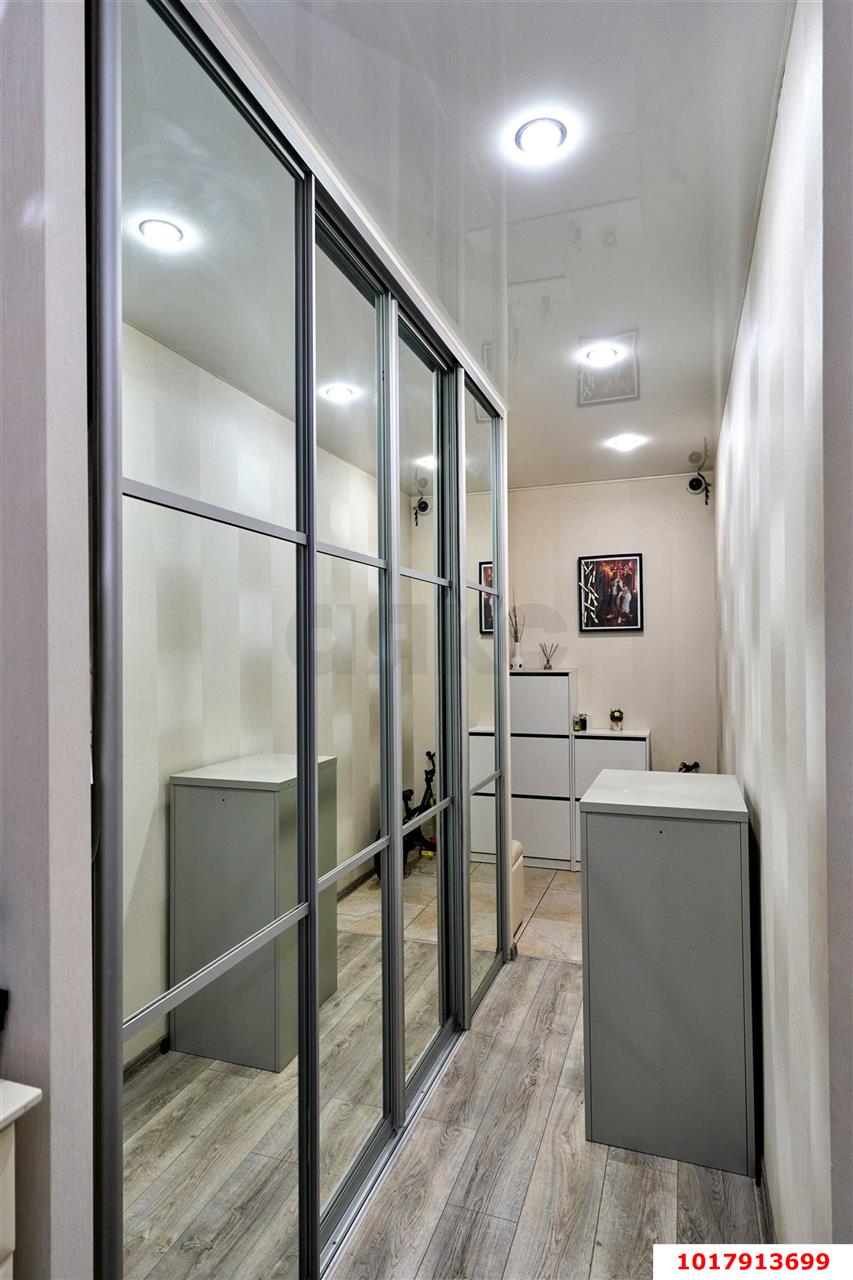 Фото №1: 1-комнатная квартира <span class="whitespace-nowrap">42 м²</span>, <span class="whitespace-nowrap">7/8 эт.</span> - Краснодар, Прикубанский внутригородской округ, мкр. Восточно-Кругликовский, ул. Черкасская, 111